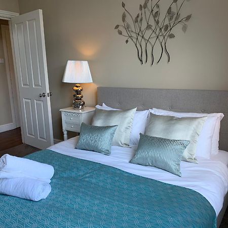 Lord Raglan House Apartments 2Br With Parking วินด์เซอร์ ภายนอก รูปภาพ