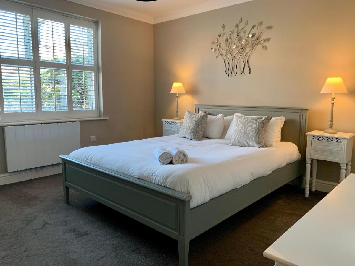 Lord Raglan House Apartments 2Br With Parking วินด์เซอร์ ภายนอก รูปภาพ