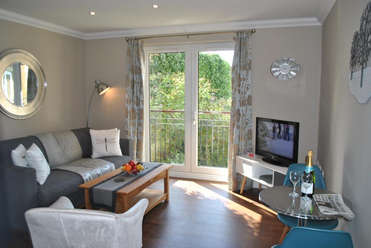 Lord Raglan House Apartments 2Br With Parking วินด์เซอร์ ภายนอก รูปภาพ