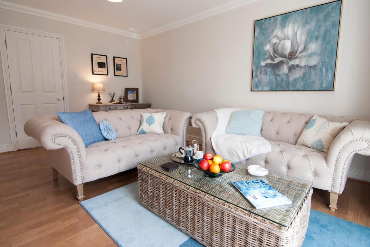Lord Raglan House Apartments 2Br With Parking วินด์เซอร์ ภายนอก รูปภาพ