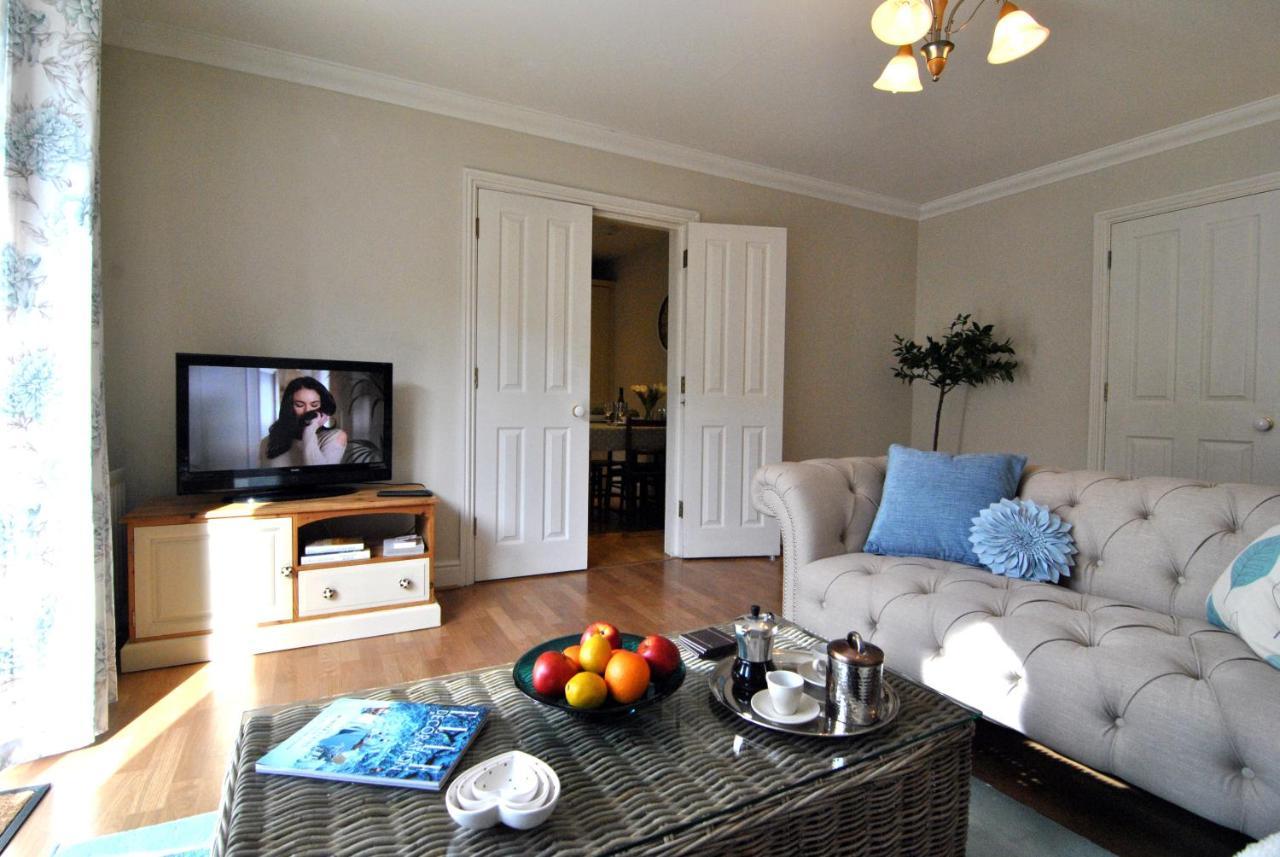 Lord Raglan House Apartments 2Br With Parking วินด์เซอร์ ภายนอก รูปภาพ