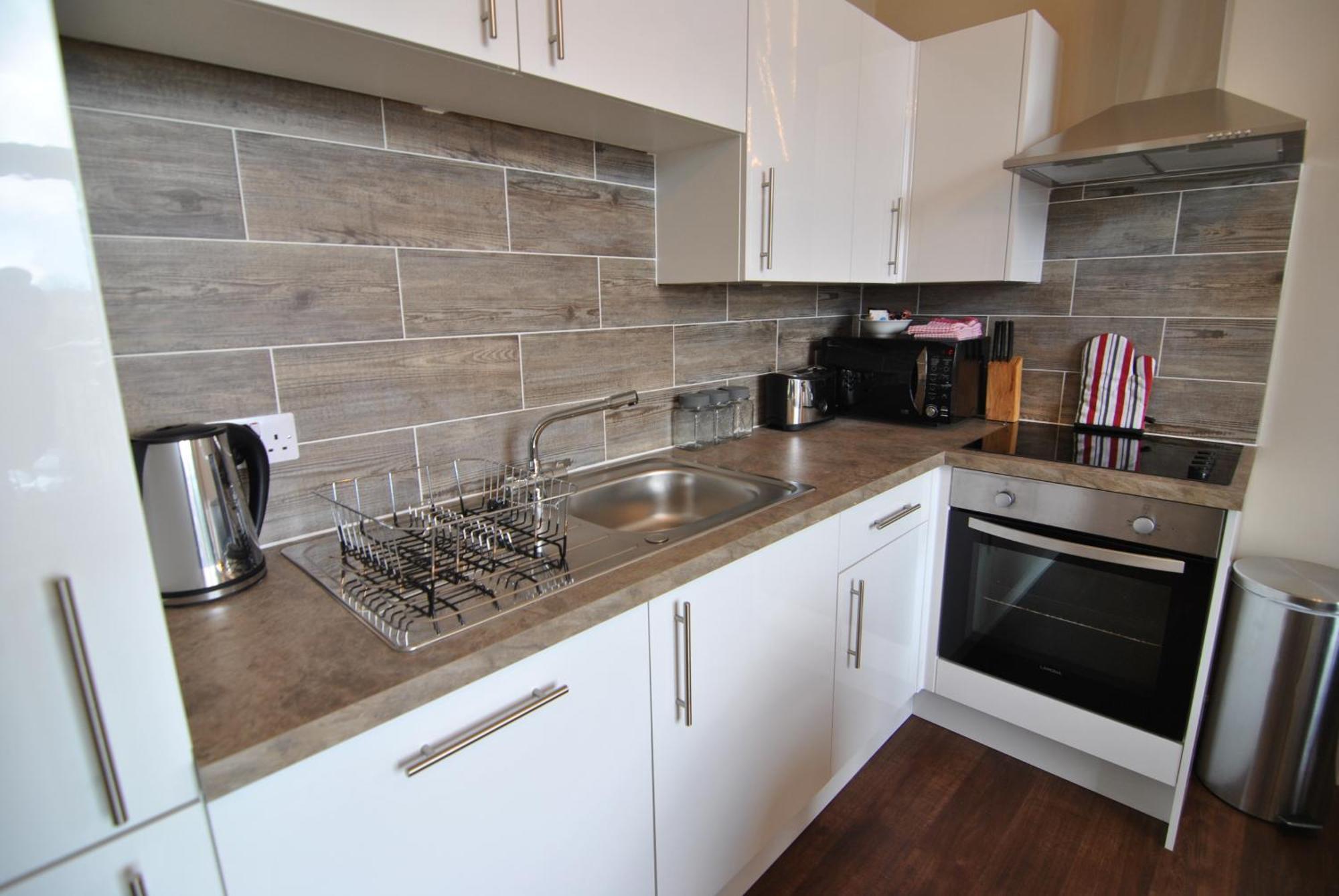 Lord Raglan House Apartments 2Br With Parking วินด์เซอร์ ภายนอก รูปภาพ