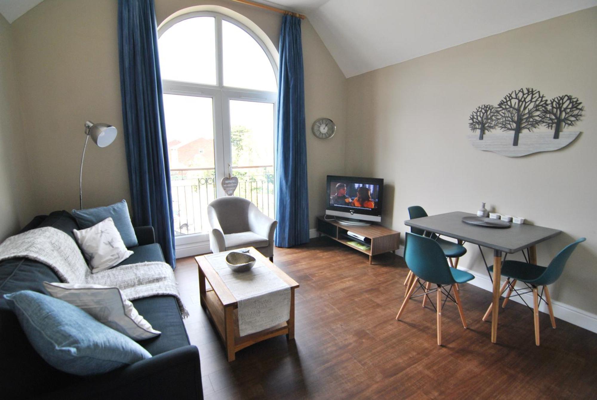 Lord Raglan House Apartments 2Br With Parking วินด์เซอร์ ภายนอก รูปภาพ