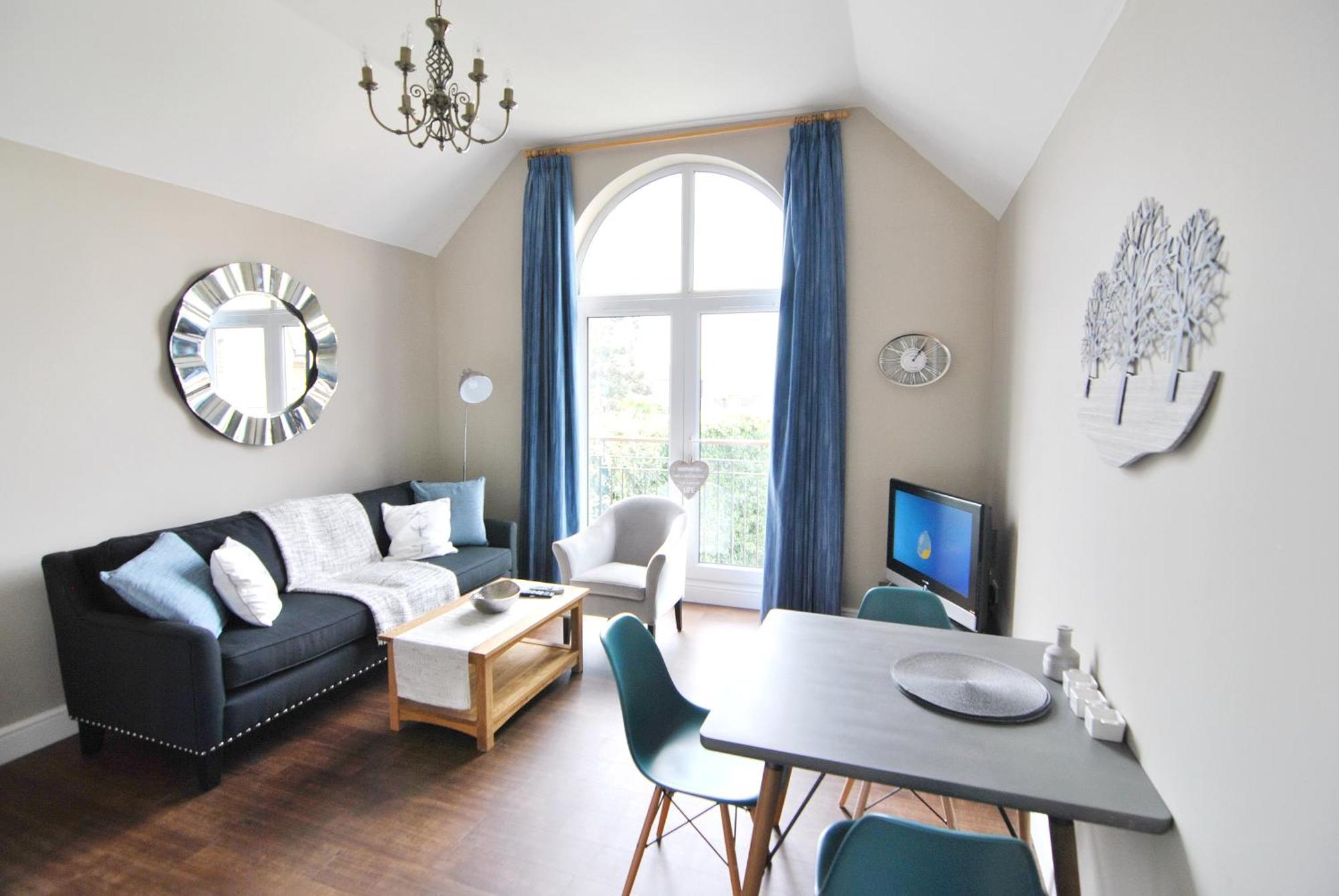 Lord Raglan House Apartments 2Br With Parking วินด์เซอร์ ภายนอก รูปภาพ
