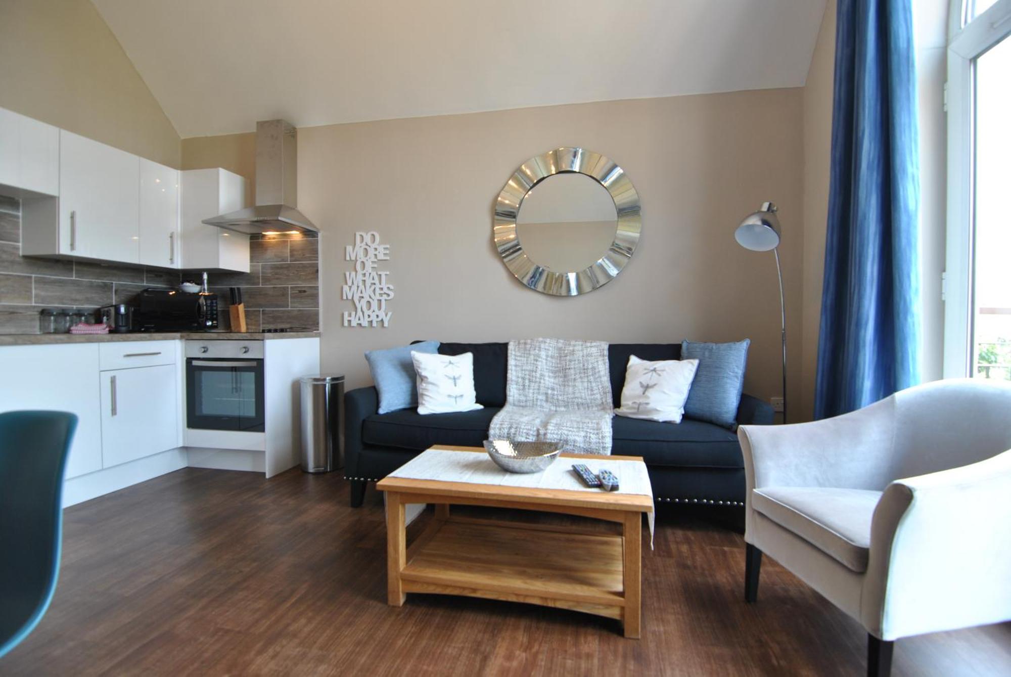 Lord Raglan House Apartments 2Br With Parking วินด์เซอร์ ภายนอก รูปภาพ