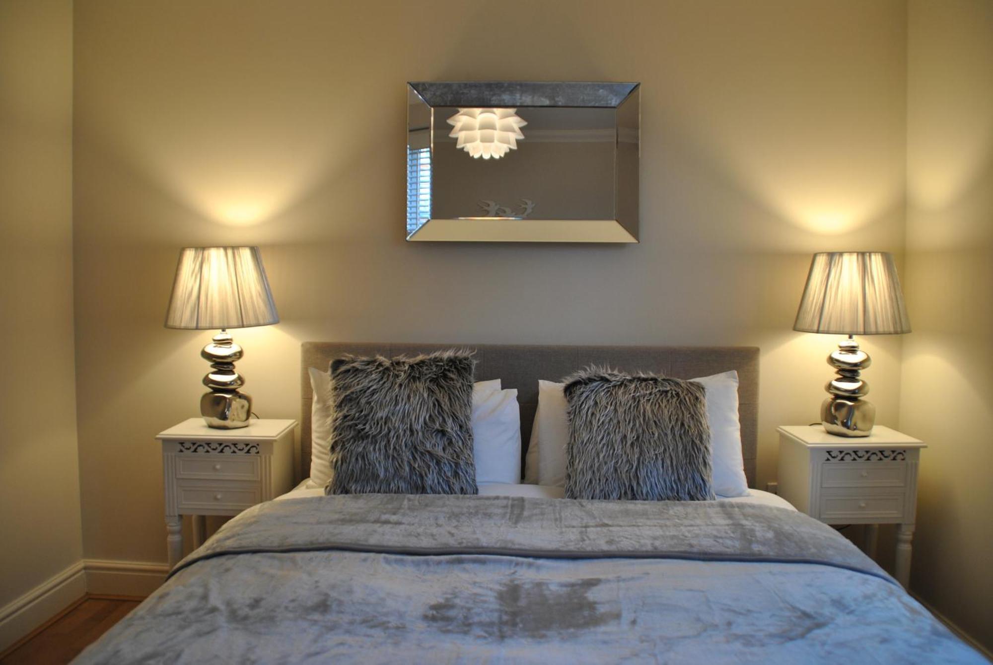 Lord Raglan House Apartments 2Br With Parking วินด์เซอร์ ภายนอก รูปภาพ