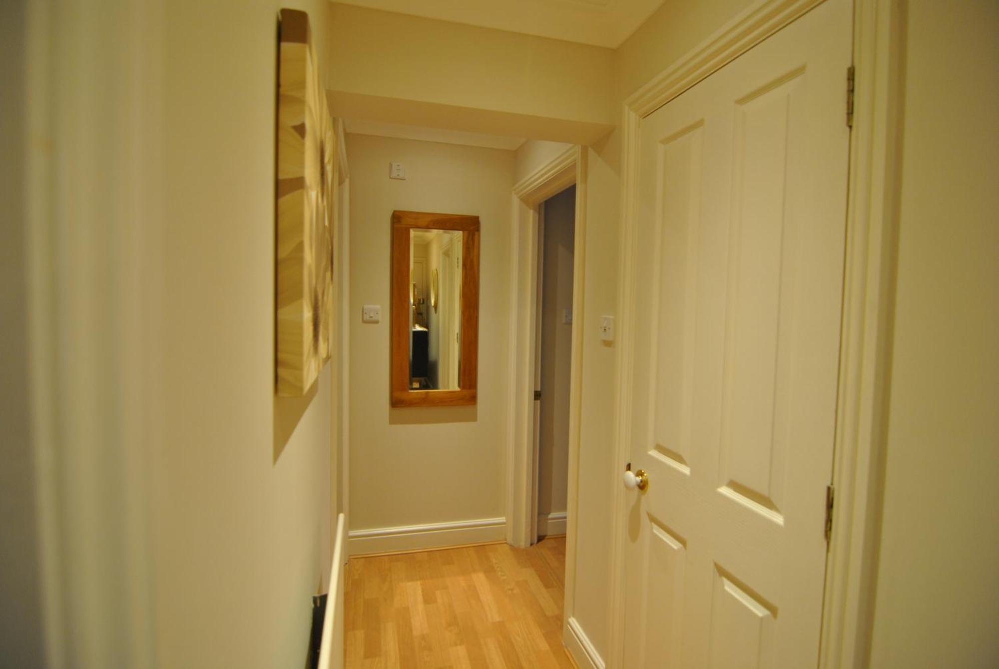 Lord Raglan House Apartments 2Br With Parking วินด์เซอร์ ภายนอก รูปภาพ