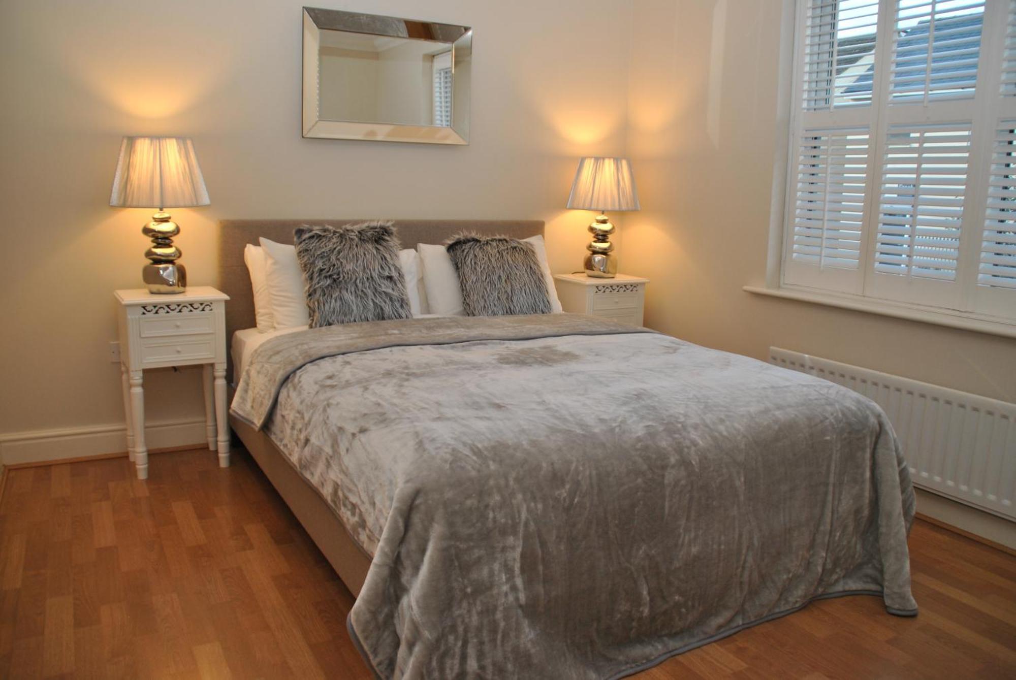Lord Raglan House Apartments 2Br With Parking วินด์เซอร์ ภายนอก รูปภาพ