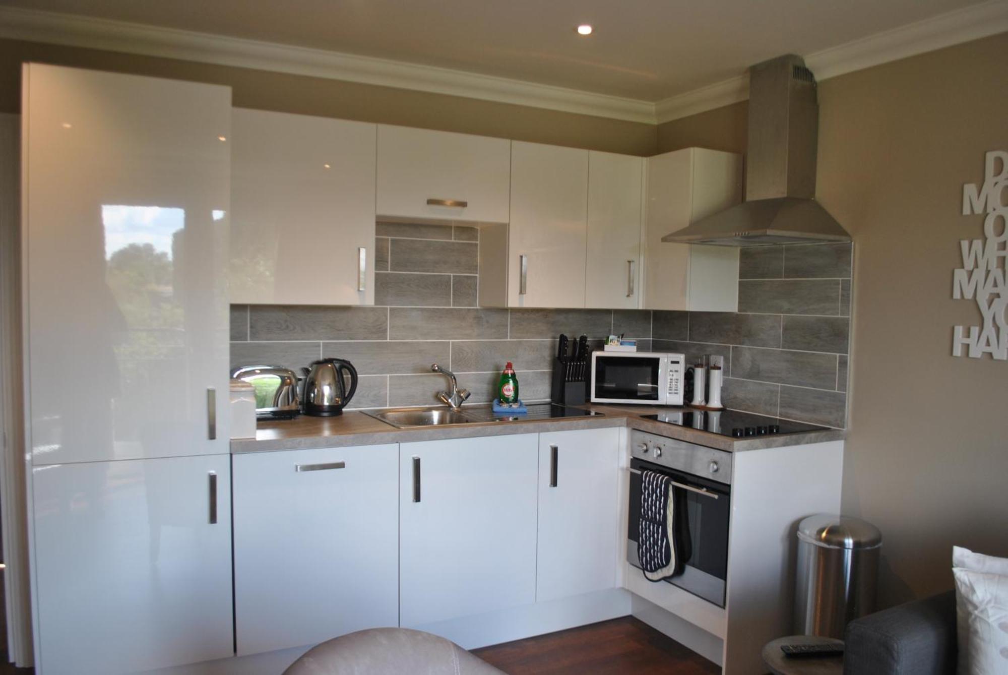 Lord Raglan House Apartments 2Br With Parking วินด์เซอร์ ภายนอก รูปภาพ