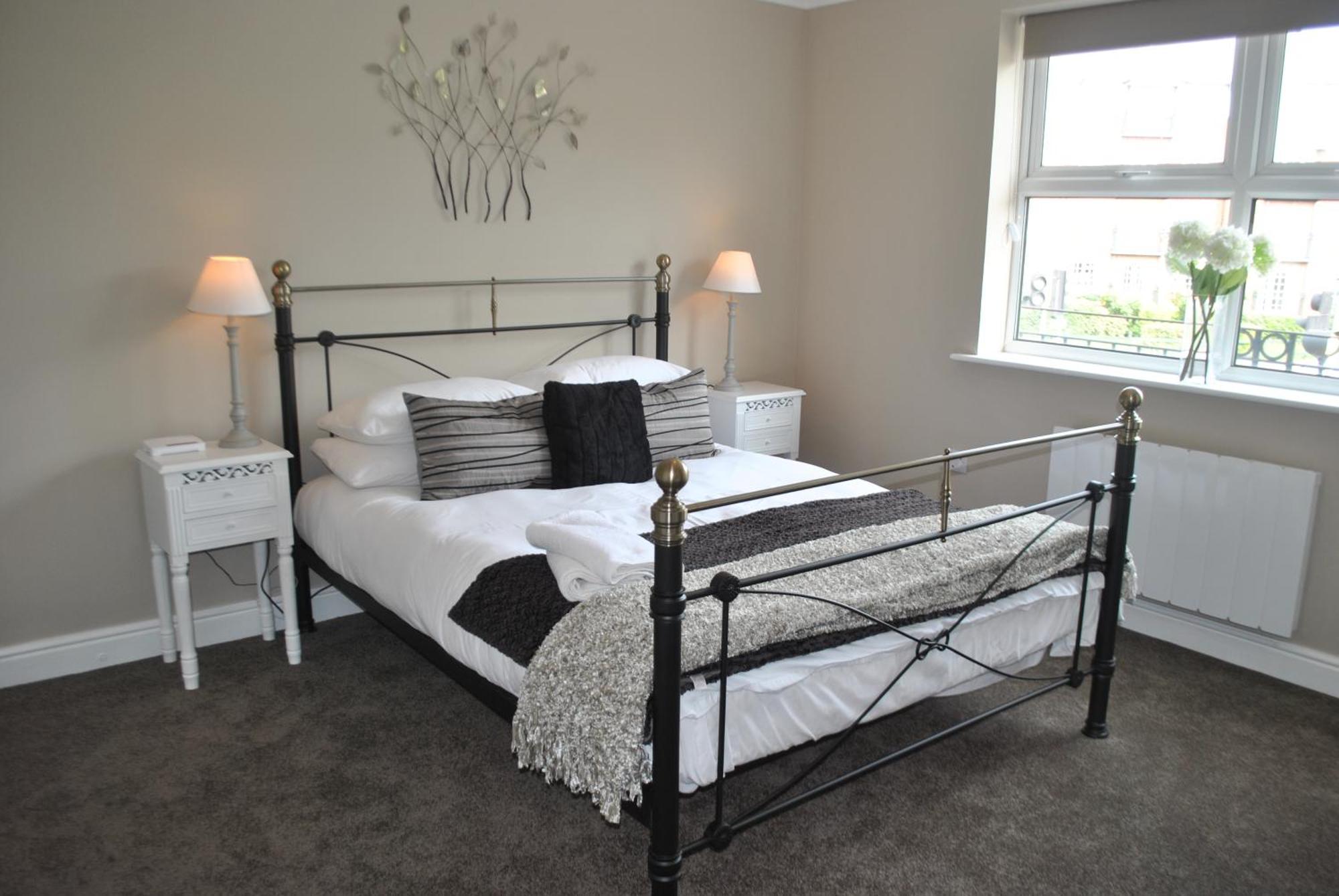 Lord Raglan House Apartments 2Br With Parking วินด์เซอร์ ภายนอก รูปภาพ