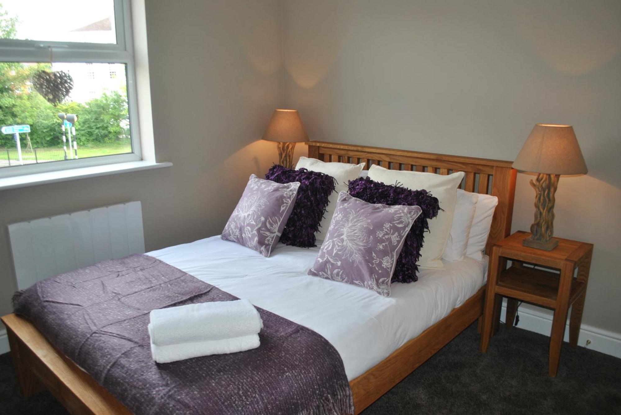 Lord Raglan House Apartments 2Br With Parking วินด์เซอร์ ภายนอก รูปภาพ