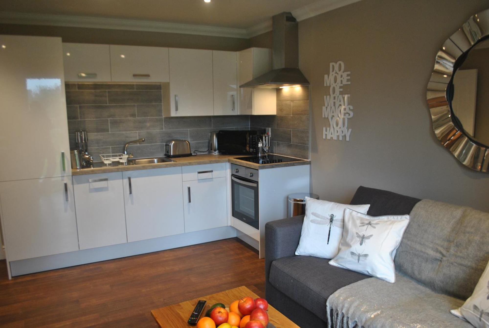 Lord Raglan House Apartments 2Br With Parking วินด์เซอร์ ภายนอก รูปภาพ